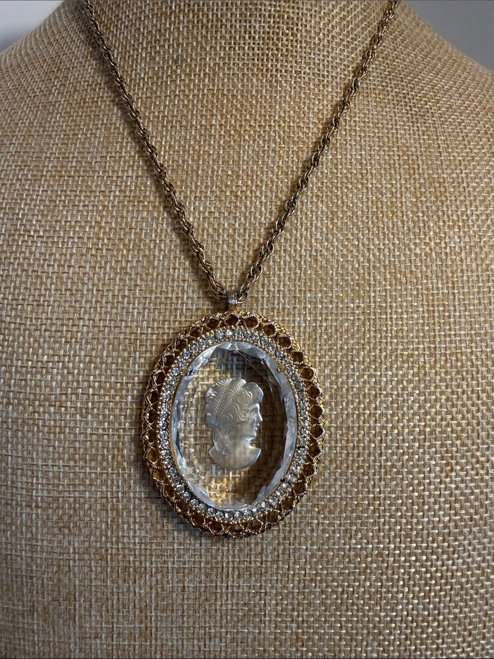 Vintage Reverse Carved Intaglio Glass Cameo Pendant Necklace